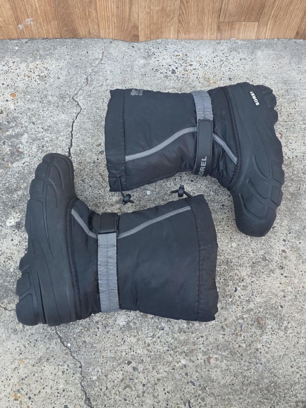 SOREL Flurry Youth Snow Boots Size 6 Black Waterproof Insulated